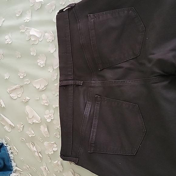 Black legging jean, a bit leather  looking. Never worn! - Picture 4 of 4